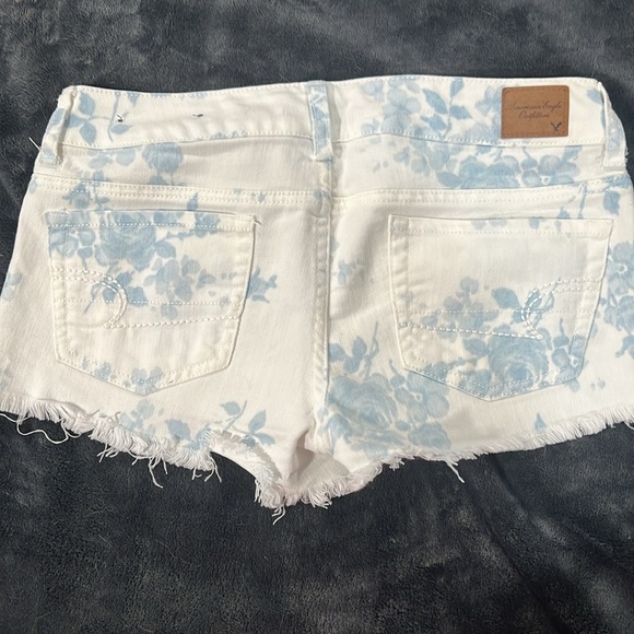 [AEO] Floral Shorties - Picture 2 of 4